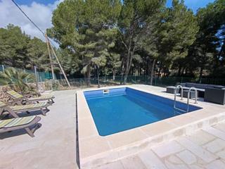 Casa a Sant Jordi D´Alfama. Bonita casa de madera con 2 viviendas y piscina en la urbanizaci