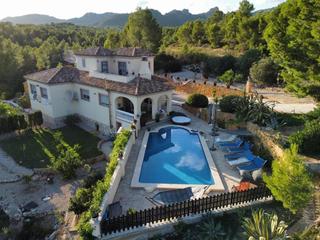 Casa a Sant Jordi D´Alfama. Encantadora casa de estilo español, con jardín y piscina en st j