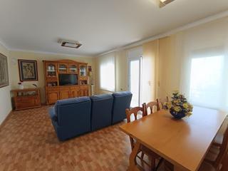 Flat in L´Ametlla de Mar. Amplio piso de 4 dormitorios con 2 terrazas en el centro de lame