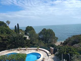 Xalet a Perelló (El). Exclusivo! fantástica villa en 1 línea de mar con piscina y acce