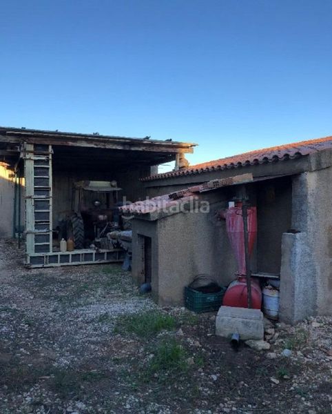 Foto c94e7231-ad00-4dd4-a175-7995718a6ffb. Masia amb aparcament a Camarles