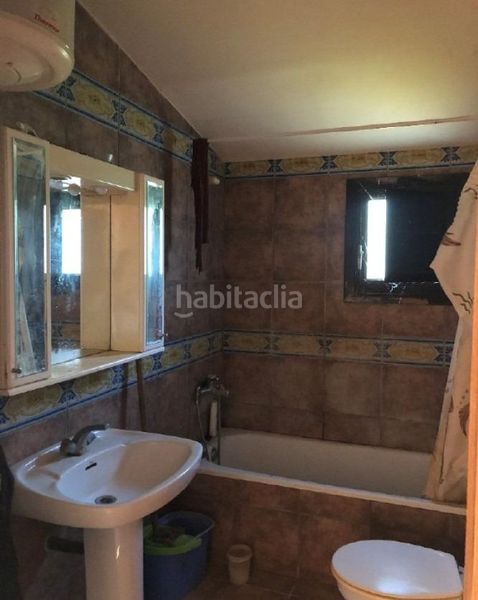 Foto f476d2f4-9911-4133-aabf-350ff1d645e9. Masia amb aparcament a Camarles