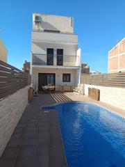 Casa a L´Ametlla de Mar. Preciosa casa moderna con piscina en la zona nueva a un paso de