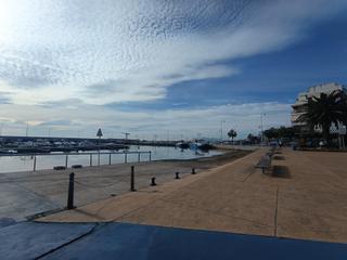 Dúplex  Banys. Precioso piso en 2 línea de mar, cerca del puerto y céntrico en