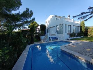 Chalet  Ordre de montesa-calafat. Villa de estilo español con piscina y jardín, a 5 minutos del ma