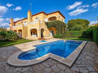 Maison  Ramon xifra riera-3 cales. Casa esquinera con jardín y piscina cerca de la playa en las tre