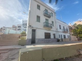 Edifici a POU DEL