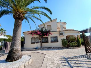 Maison  Avenida mar de la-3 cales. Bonita y amplia villa independiente con piscina a tan solo 250 m