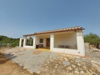 Bauernhof in Perelló (El). Encantadora finca rústica en el perello con amplio terreno y pis
