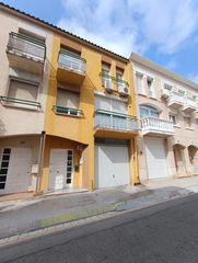 Casa  Cova gran. Amplia casa de pueblo con terrazas y garaje a 300 mts del mar en