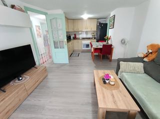 Flat in Perelló (El). Piso semi reformado con encanto, vistas despejadas, almacén en u