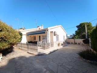 Maison jumelée à Les Tres Cales. Encantador adosado en les tres cales  lametlla de mar por 210,00