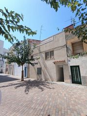 Apartament a L´Ametlla de Mar. Amplio apartamento por reformar en una casa de pescadores en lam