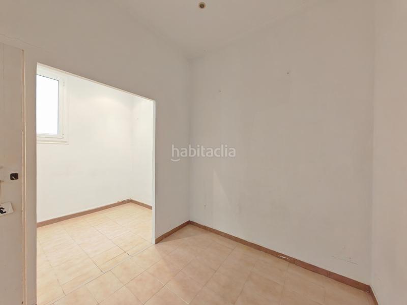 Foto 57a5a0dd-f035-407a-a4ae-c05a4e542c3e. Piso exterior, amplio, en buen estado en Raval Barcelona
