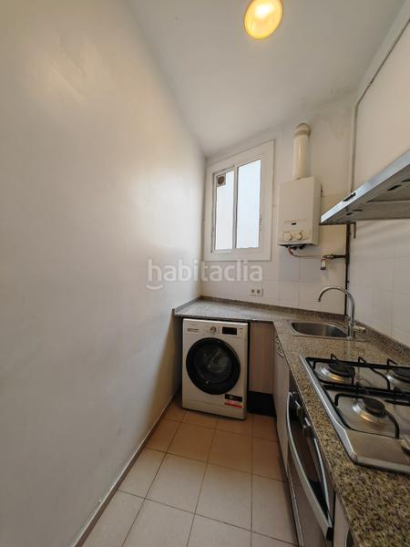 Foto 6a097885-66ff-4086-a2bc-acb4a1ab0f73. Piso exterior, amplio, en buen estado en Raval Barcelona