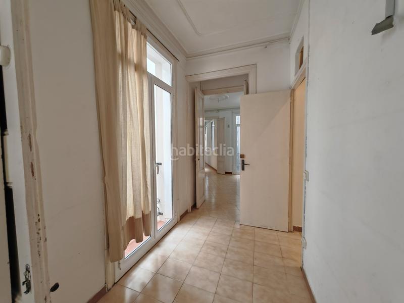 Foto 6ee5d5bb-5080-4a21-83b1-57a601b2b3fe. Piso exterior, amplio, en buen estado en Raval Barcelona