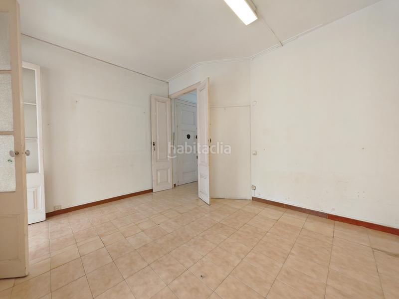 Foto d03da612-317b-430d-9762-34e2ef3b140a. Piso exterior, amplio, en buen estado en Raval Barcelona