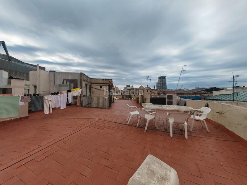 Foto d55e5c57-fa14-4385-a256-6260a40b7e79. Piso exterior, amplio, en buen estado en Raval Barcelona