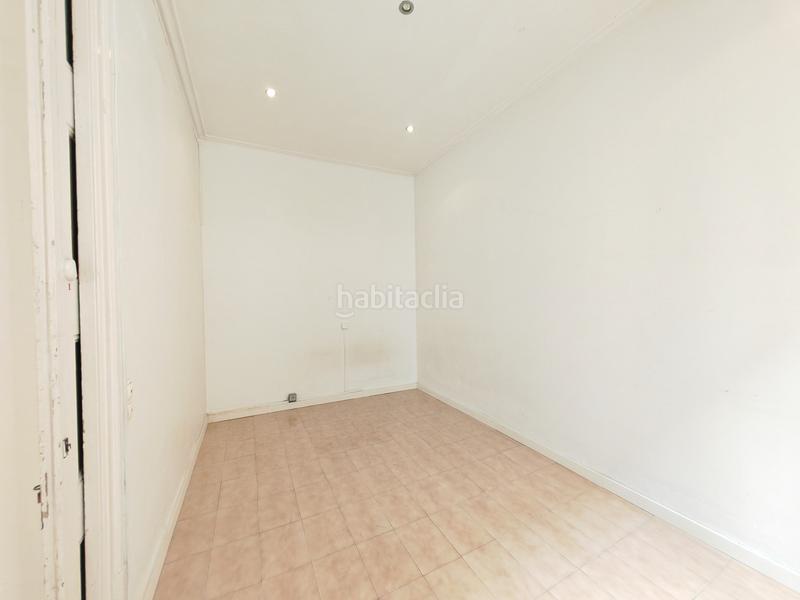 Foto fb7a9565-9430-4780-889e-d2665c88fb5e. Piso exterior, amplio, en buen estado en Raval Barcelona