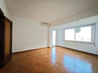 Pis  Carrer de npols. Piso alto, luminoso y con gran potencial en pleno eixample