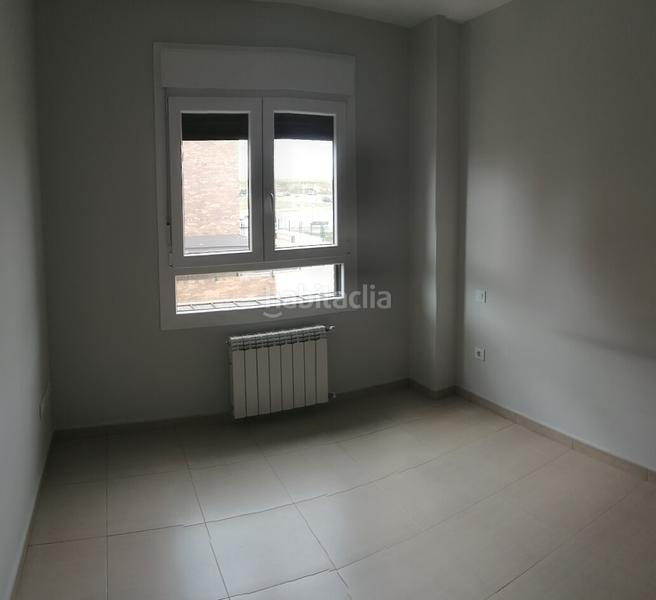 Foto fc159341-b9b9-4e12-9e6c-17ff2740a63c. Lloguer pis a calle del arcángel gabriel 10 a La Dehesa - El Pinar Navalcarnero