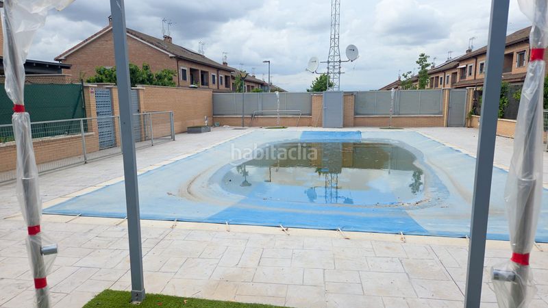 Foto 3fc592a6-c1ab-496b-876f-dedb8dcfeadd. Casa adossada amb calefacció aparcament piscina a Navalcarnero
