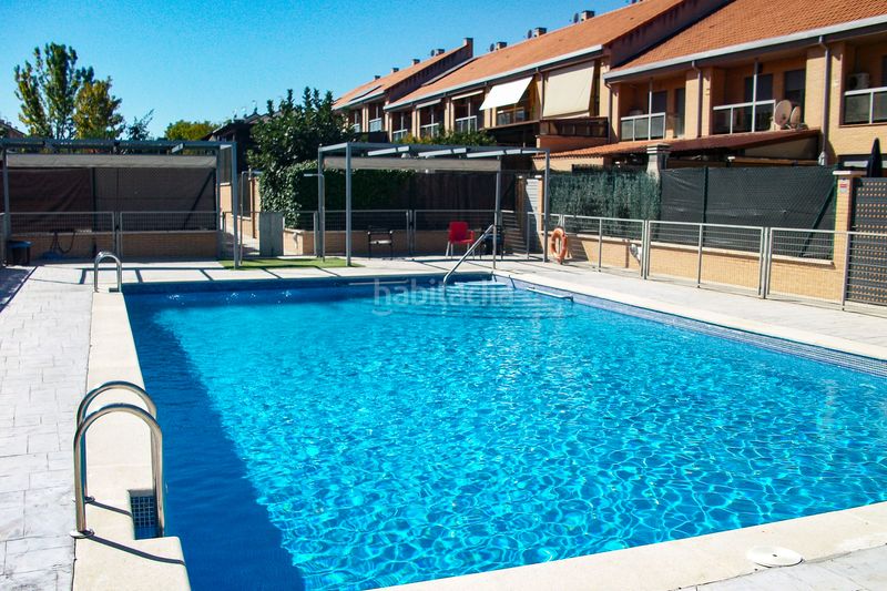 Foto 3be45f1d-d9d0-4780-932c-2e4585516a89. Maison jumelée avec chauffage parking piscine dans La Dehesa - El Pinar Navalcarnero