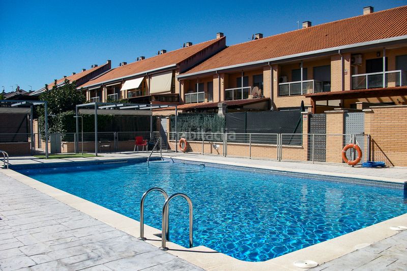 Foto b9869307-99f4-4b3d-8d25-913899edee6b. Maison jumelée avec chauffage parking piscine dans La Dehesa - El Pinar Navalcarnero