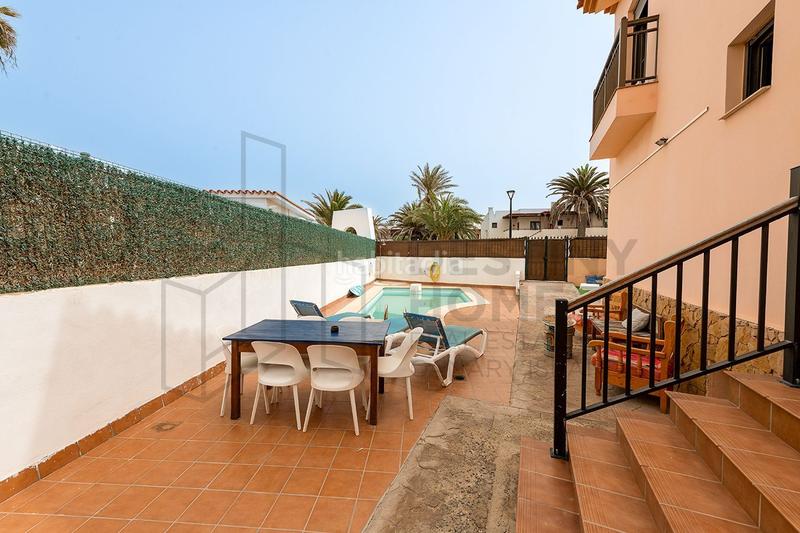 Foto 4f6de816-51cd-481c-8ae1-b3c69a293e54. Dúplex espectacular vivienda en ubicacion privilegiada a pocos metros del mar en Oliva (La)