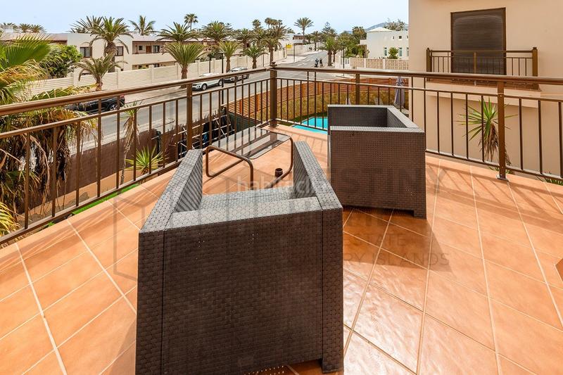 Foto 63c79eee-20fe-428a-91e6-0079b99d7cf3. Dúplex espectacular vivienda en ubicacion privilegiada a pocos metros del mar en Oliva (La)