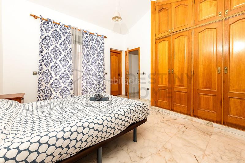 Foto d64baea8-4971-4322-b989-fe8650b19087. Dúplex espectacular vivienda en ubicacion privilegiada a pocos metros del mar en Oliva (La)