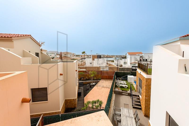 Foto e7719cc7-3a8a-42f6-9c3d-a4fc1490b5f7. Dúplex espectacular vivienda en ubicacion privilegiada a pocos metros del mar en Oliva (La)