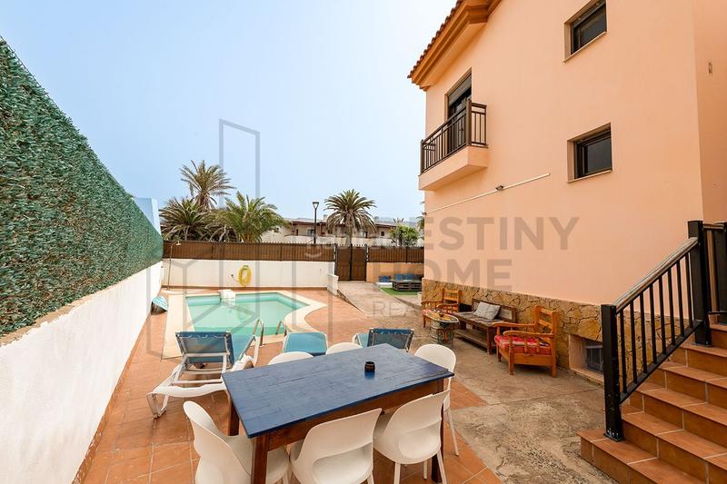 Foto ff050081-d52a-475d-a751-1e0769efab4e. Dúplex espectacular vivienda en ubicacion privilegiada a pocos metros del mar en Oliva (La)