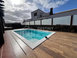 Chalet  La angarilla. Espectacular villa de lujo con piscina en venta en villaverde