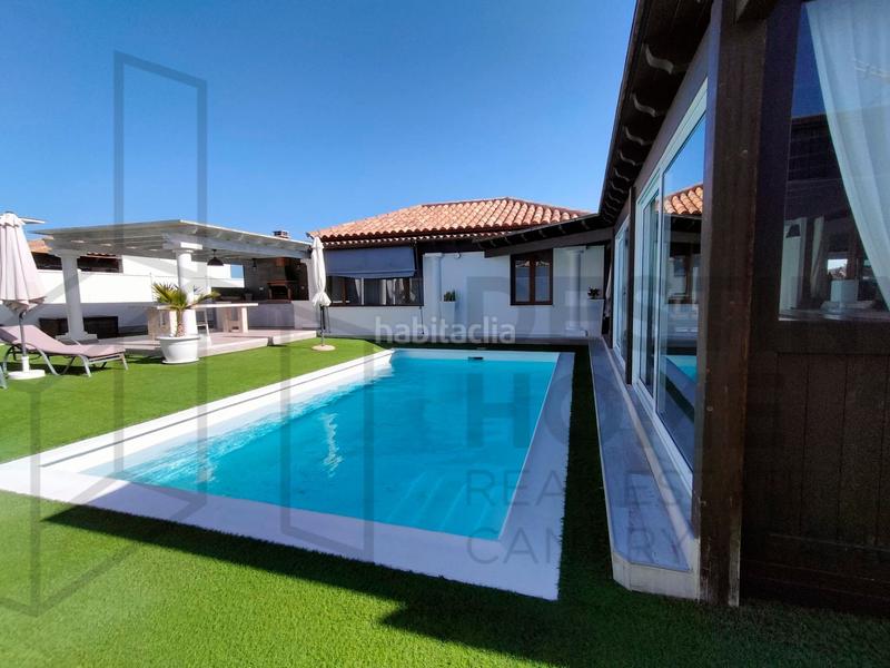 Foto 346c1168-435d-4bec-83ed-00c3427573a2. Chalet exclusiva villa de lujo con piscina en Corralejo en Oliva (La)
