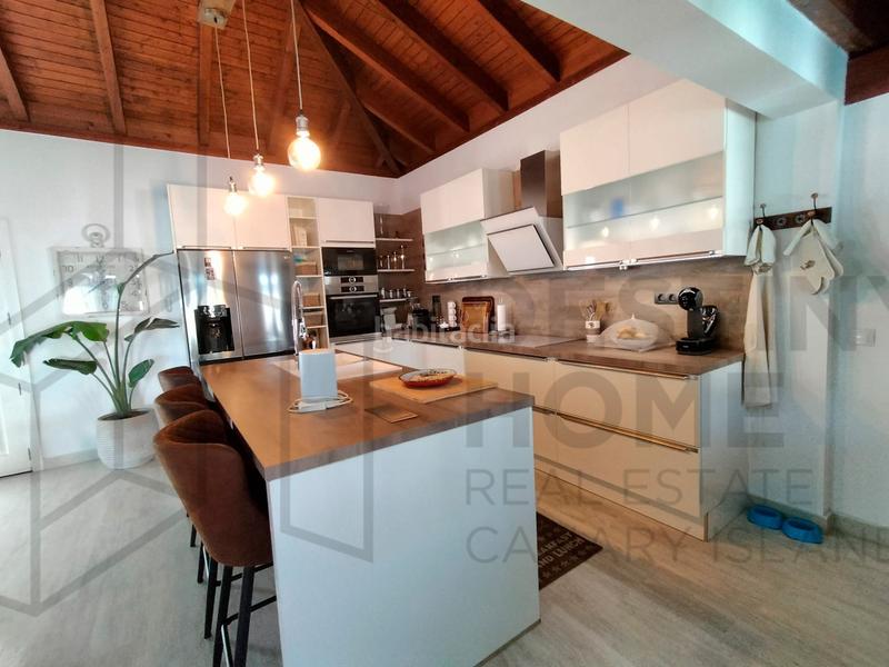 Foto 7f93bcea-5d7e-4293-81e2-46136004fada. Chalet exclusiva villa de lujo con piscina en Corralejo en Oliva (La)