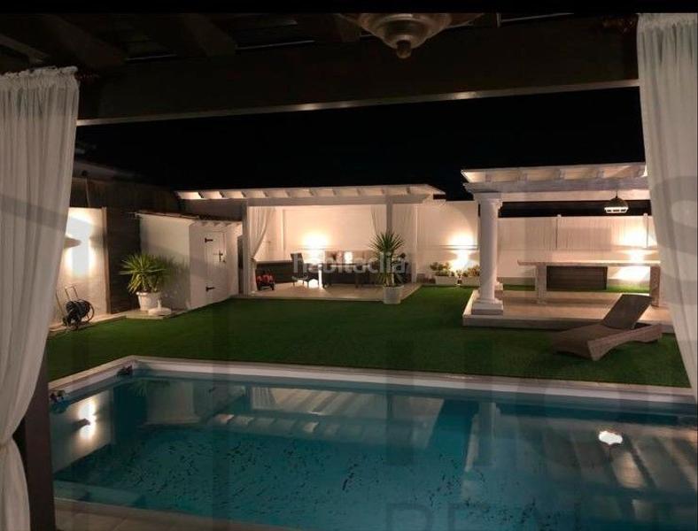 Foto 7f95b931-bc80-4cbf-ace1-25c42df4e4a2. Chalet exclusiva villa de lujo con piscina en Corralejo en Oliva (La)