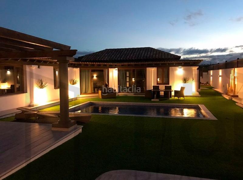 Foto 7fa4e4ef-694e-4fd1-84ab-00ec2c691293. Chalet exclusiva villa de lujo con piscina en Corralejo en Oliva (La)