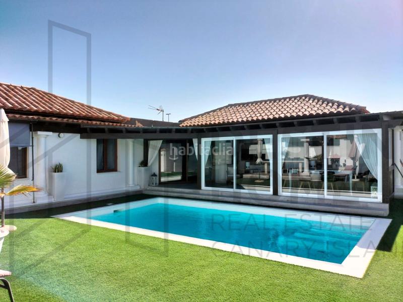 Foto acf5a435-5f6d-43ac-b58b-972e8c6c2c46. Chalet exclusiva villa de lujo con piscina en Corralejo en Oliva (La)