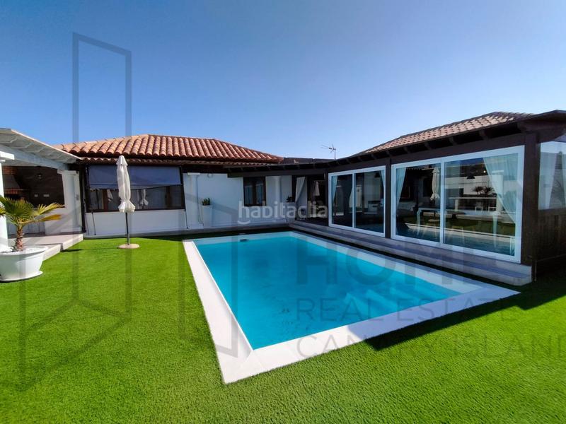 Foto b73205f9-c73a-4249-ae0a-a7ebe48f41d9. Chalet exclusiva villa de lujo con piscina en Corralejo en Oliva (La)