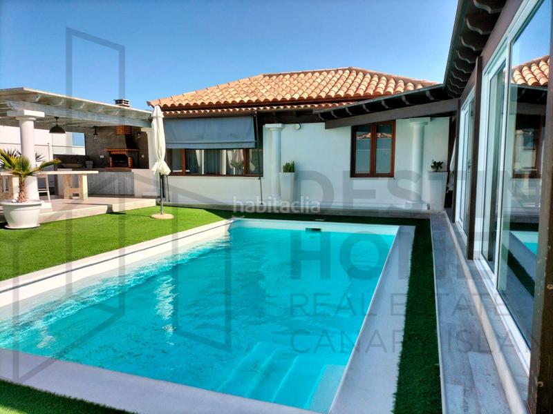 Foto c7ee84b8-42fe-416d-b995-010a8aeb0e82. Chalet exclusiva villa de lujo con piscina en Corralejo en Oliva (La)