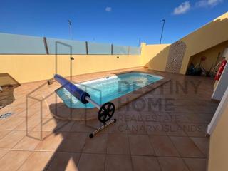 Chalet  Tarabilla. Villa de lujo con piscina y tres dormitorios en venta a corralej