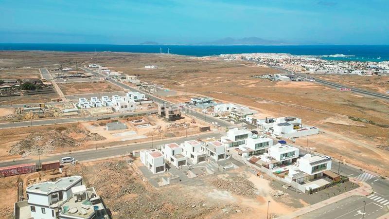 Foto 2e6b35f9-218a-4464-bd31-c6bbea7fb30a. Casa promocion de obra nueva en Corralejo en Corralejo Oliva (La)