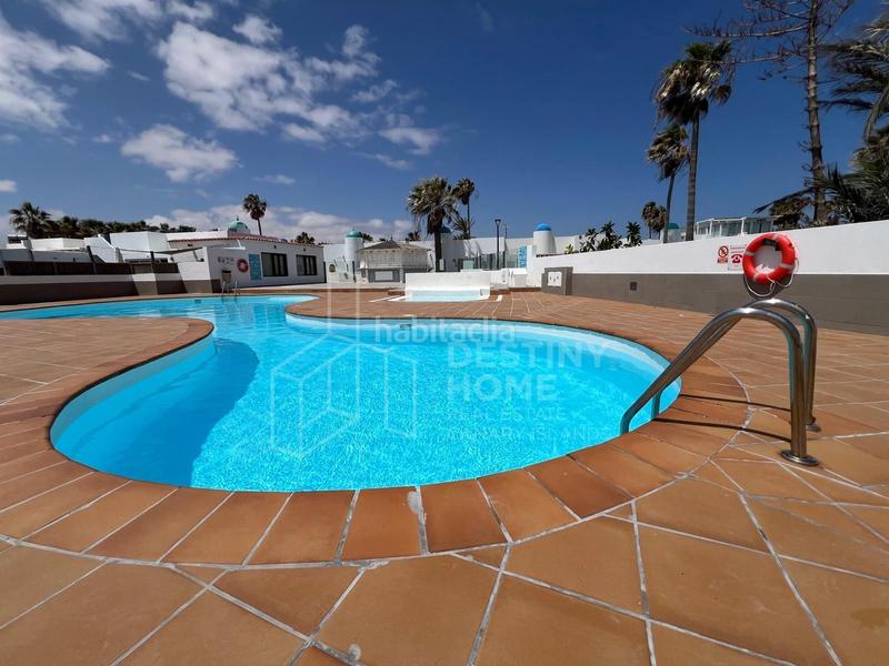 Foto 71893996-f878-4131-a0ff-8313569c109d. Casa espectacular chalet de 3 dormitorios en venta con vistas al mar en Oliva (La)