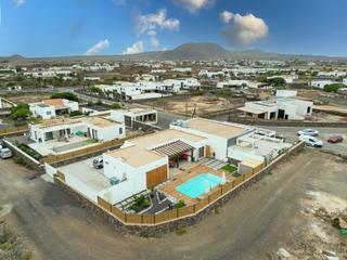 Chalet  Beatriz. Espectacular villa de lujo con locales comerciales en venta en l