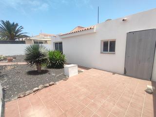 Maison  Rosa del tarajalito. Chalet adosado con amplio jardín en parque holandés