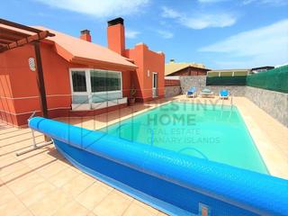 Chalet  Avutarda. Maravilloso chalet de 4 dormitorios con piscina en venta en corr