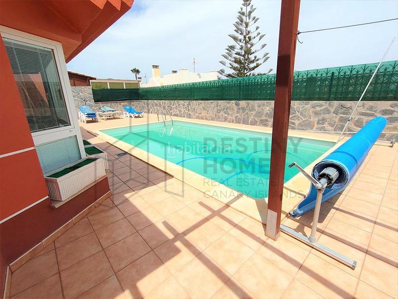 Foto ecef5407-ebce-4c48-bf4f-3695c9006ff5. Xalet amb piscina a Corralejo Oliva (La)