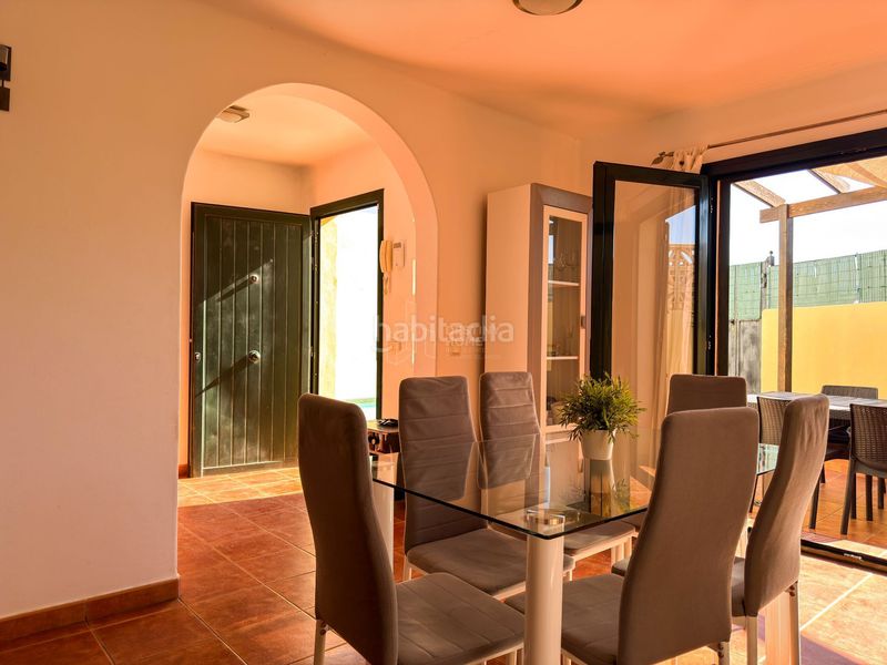 Foto a06c38c2-643c-49c2-a1bf-02f52a5f6ef6. Casa amb piscina a Corralejo Oliva (La)