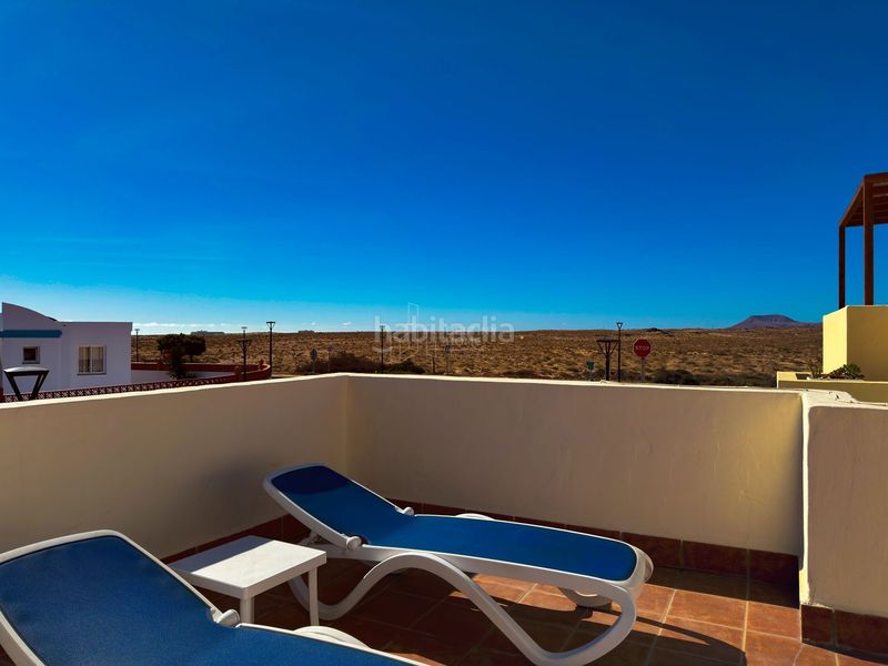 Foto b2785a39-984f-4b86-ba97-b4808cbd9271. Casa amb piscina a Corralejo Oliva (La)